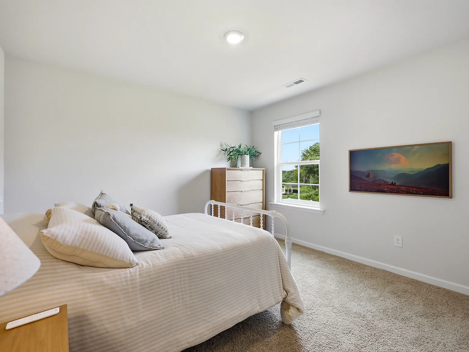 5 bed, 2511 sqft, $799 — Photo 2