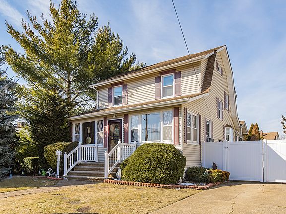 2nd image of 108 Chapman Ave