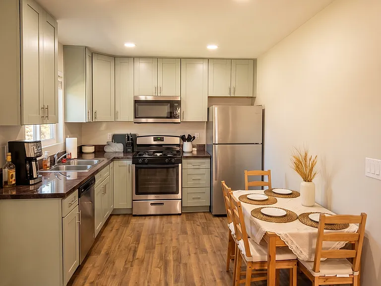 3410 Chamoune Ave — Photo 8