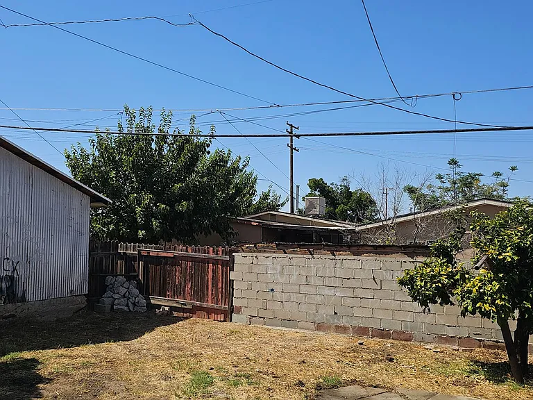 218 F St — Photo 15