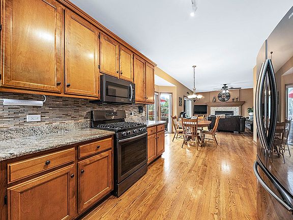 5th image of 2S655 Westbury Ct