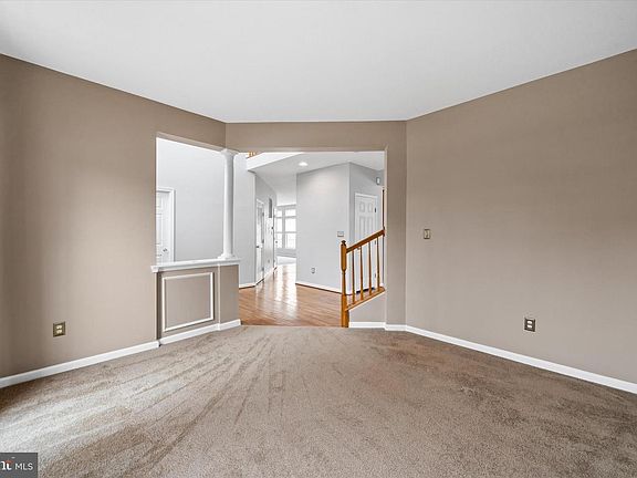 5th image of 125 Tweedsmere Dr