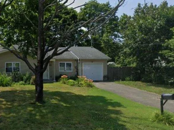 534 Meade Avenue, Bellport, NY 11713