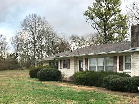 Single level, 3 BR 2 BA