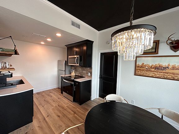 4th image of 221 E College St #25