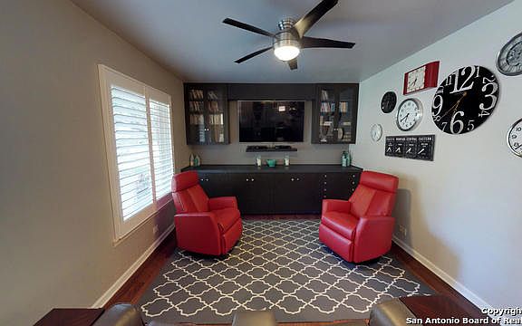 5th image of 213 Carolwood Dr