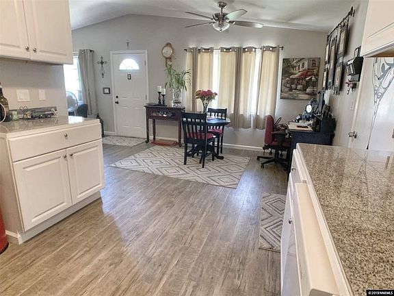 4th image of 956 Stanford Dr
