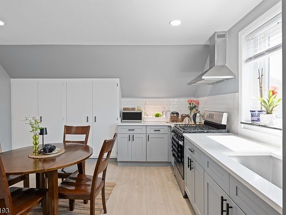 5th image of 3912 Liberty Ave