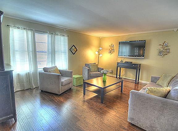 2nd image of 3305 Ivanhoe Ln