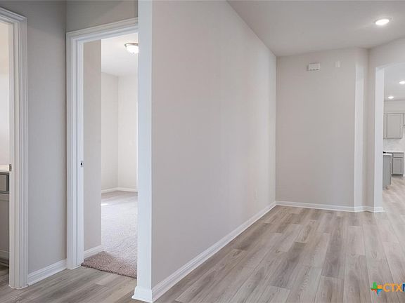 3rd image of 360 Yellowstone Dr