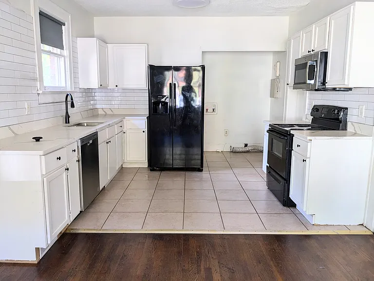 1424 Hartford Ave SW — Photo 10