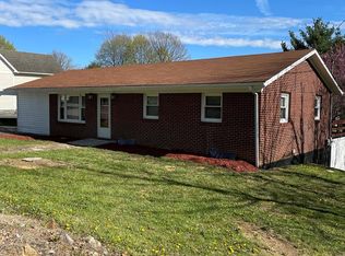 107 E Buck Ave, Rural Retreat, VA 24368
