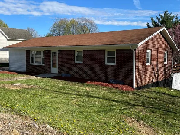 107 E Buck Ave, Rural Retreat, VA 24368