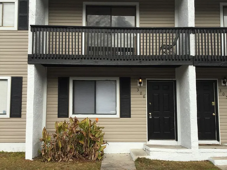 401 Golf Rd #204 — Photo 8