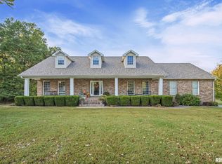 1201 Murraywood Ln, Carterville, IL 62918