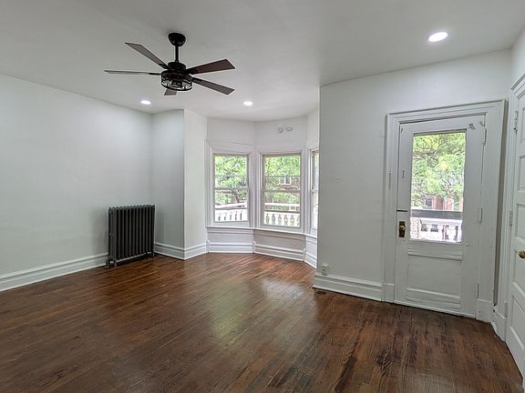 5th image of 1036 W Walnut St #3F