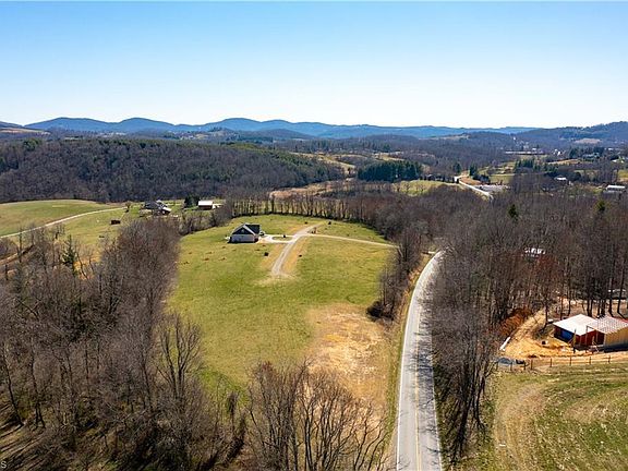 2nd image of 15 Dogwood Cir #15
