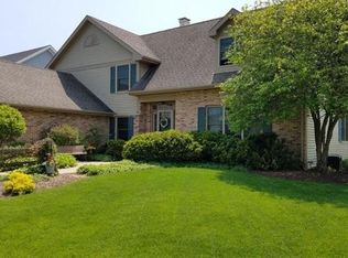 135 Montclair Rd, Vernon Hills, IL 60061