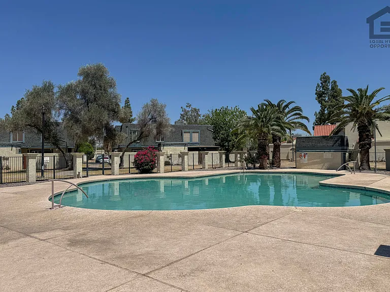 3202 W Loma Ln #2 — Photo 6