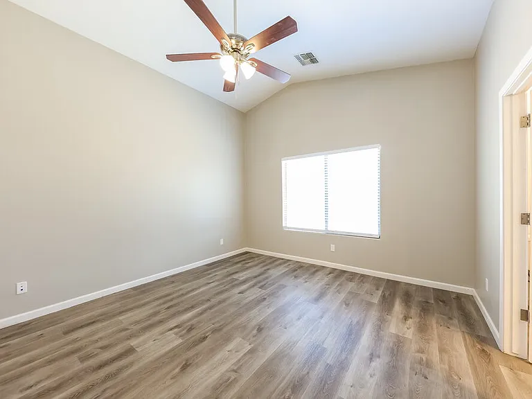 10016 W Gross Ave — Photo 8
