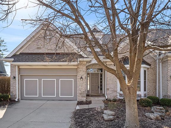 3rd image of 924 Chesterfield Villas Cir