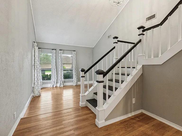 13238 Carthage Ln — Photo 3