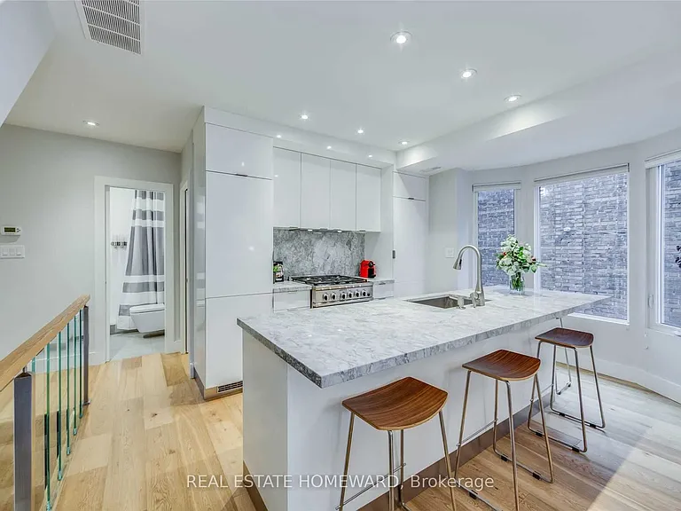 185 Strathmore Blvd #UPPER — Photo 3