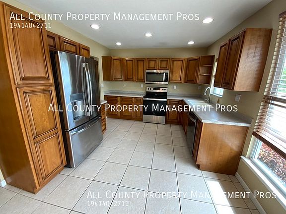 2nd image of 811 33rd Street Ct W