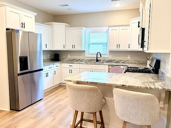 4th image of 126 Clearwater Dr
