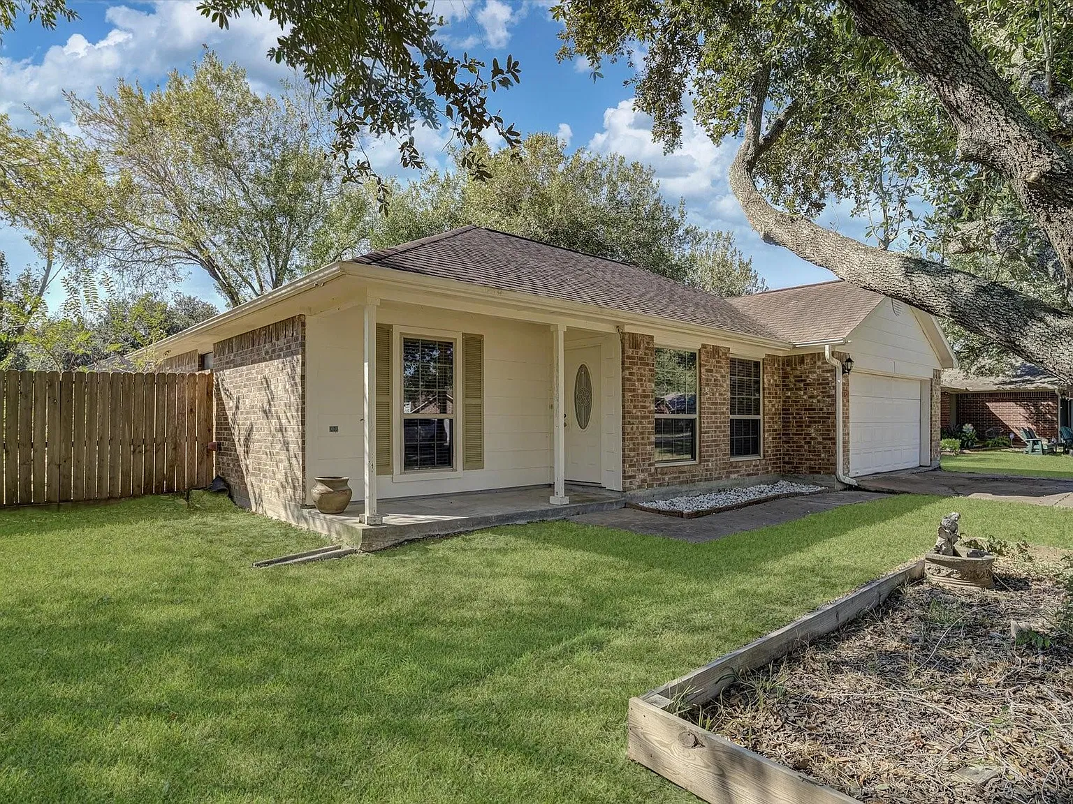 3 bed, 2.0 bath, 1312 sqft, $1,900 — Photo 4