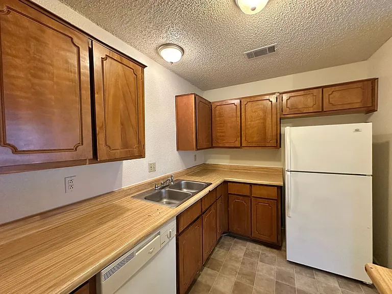 2312 Silverhill Dr — Photo 9
