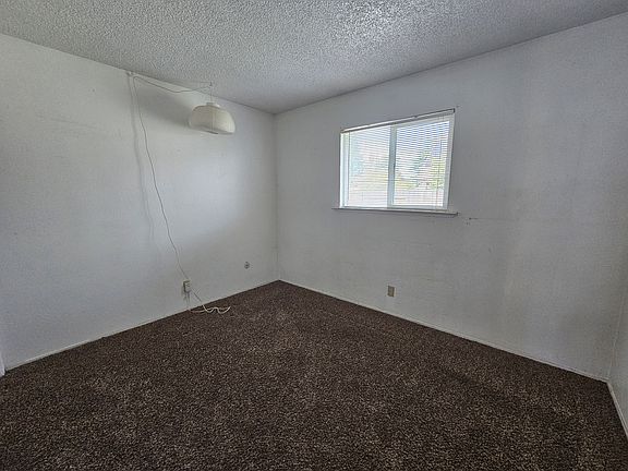 5th image of 217 Hacienda Ln