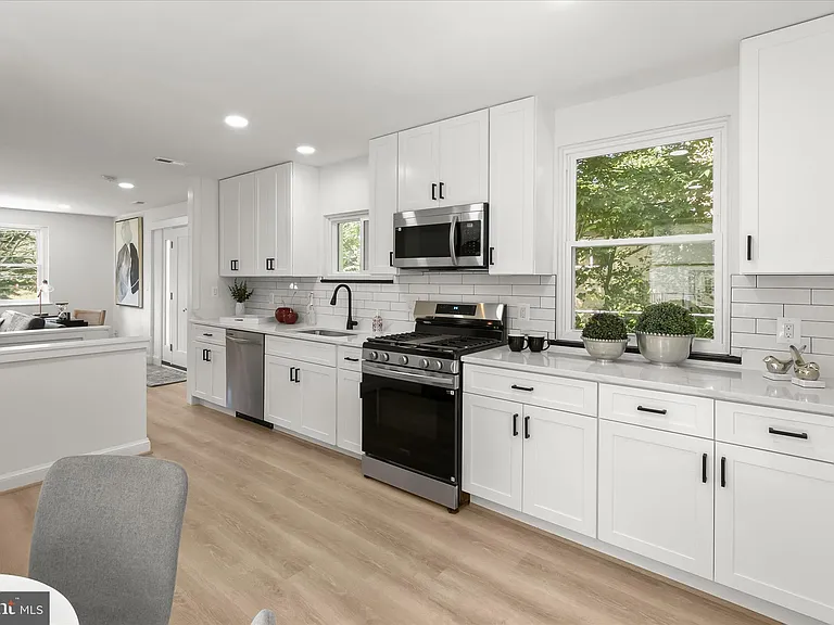 402 Elm Ave — Photo 9