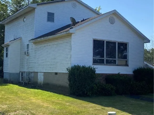 810 Indiana St, Hindsboro, IL 61930