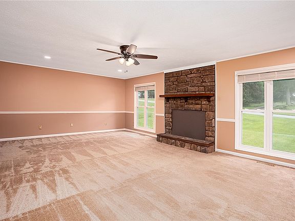 3rd image of 1802 Briarwood Ln