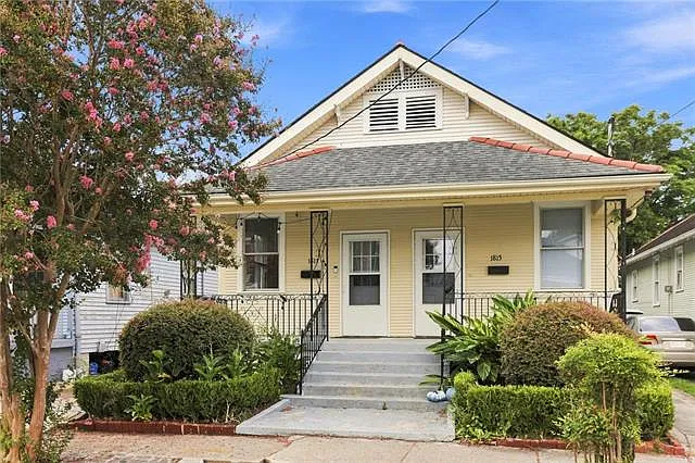 1817 Lowerline St