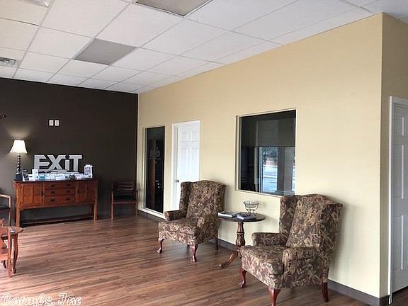 4th image of 904 E Race Ave