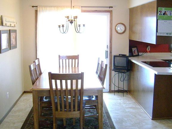 4th image of 823 Great Plains Ct