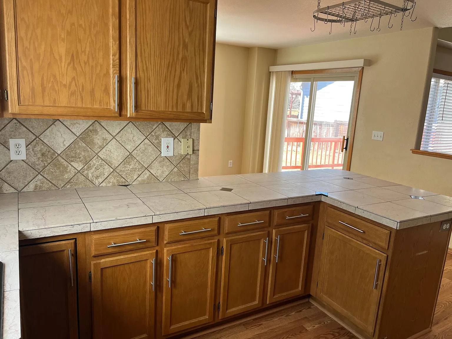 3 bed, 2.5 bath, 2393 sqft, $2,600 — Photo 3