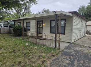 224 SE Woodland Ave, Topeka, KS 66607