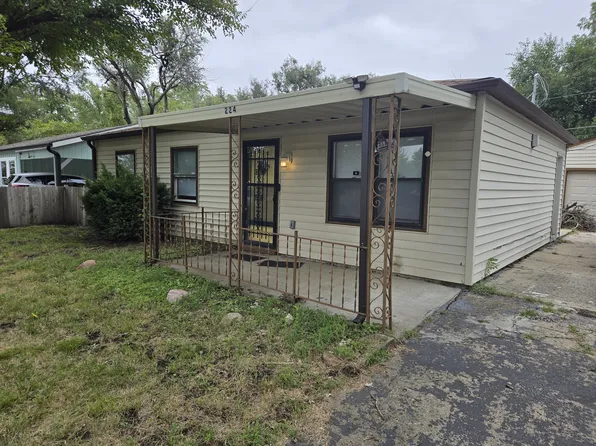 224 SE Woodland Ave, Topeka, KS 66607