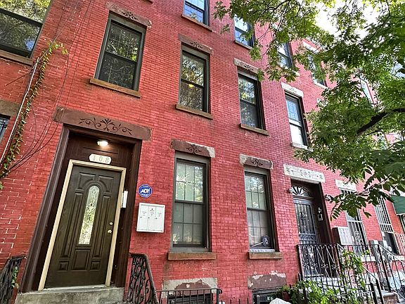 2nd image of 108 Somers St #2