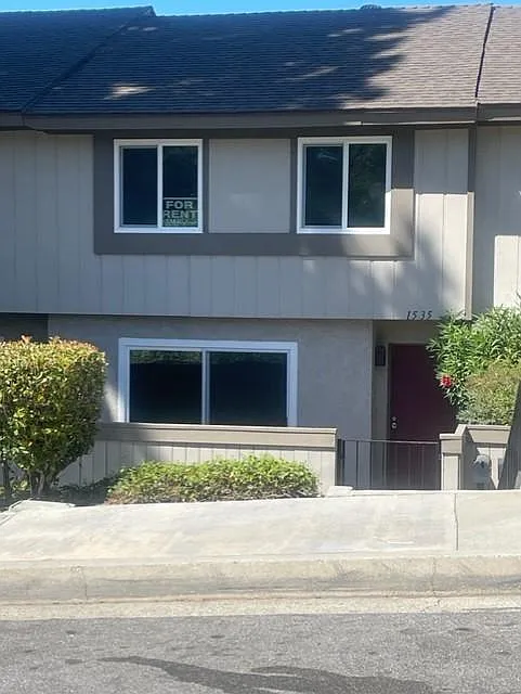 3 bed, 1271 sqft, $3,100 — Photo 1