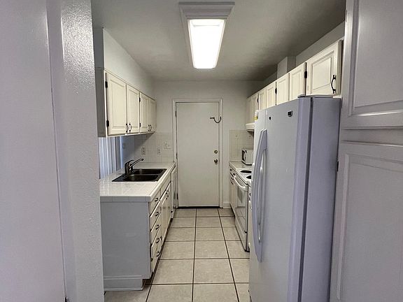 3rd image of 420 Westwood Dr