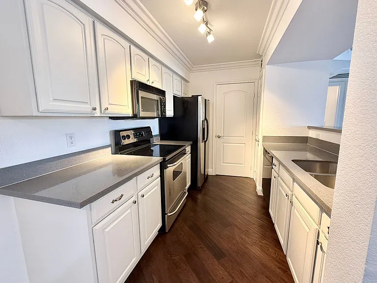 1150 N Buffalo Dr #2011 — Photo 4
