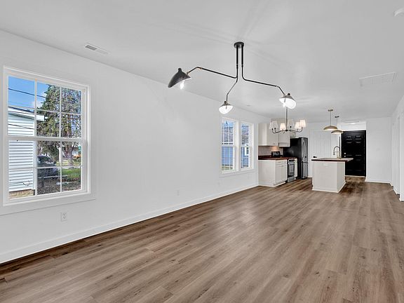 5th image of 219 N Rotherwood Ave