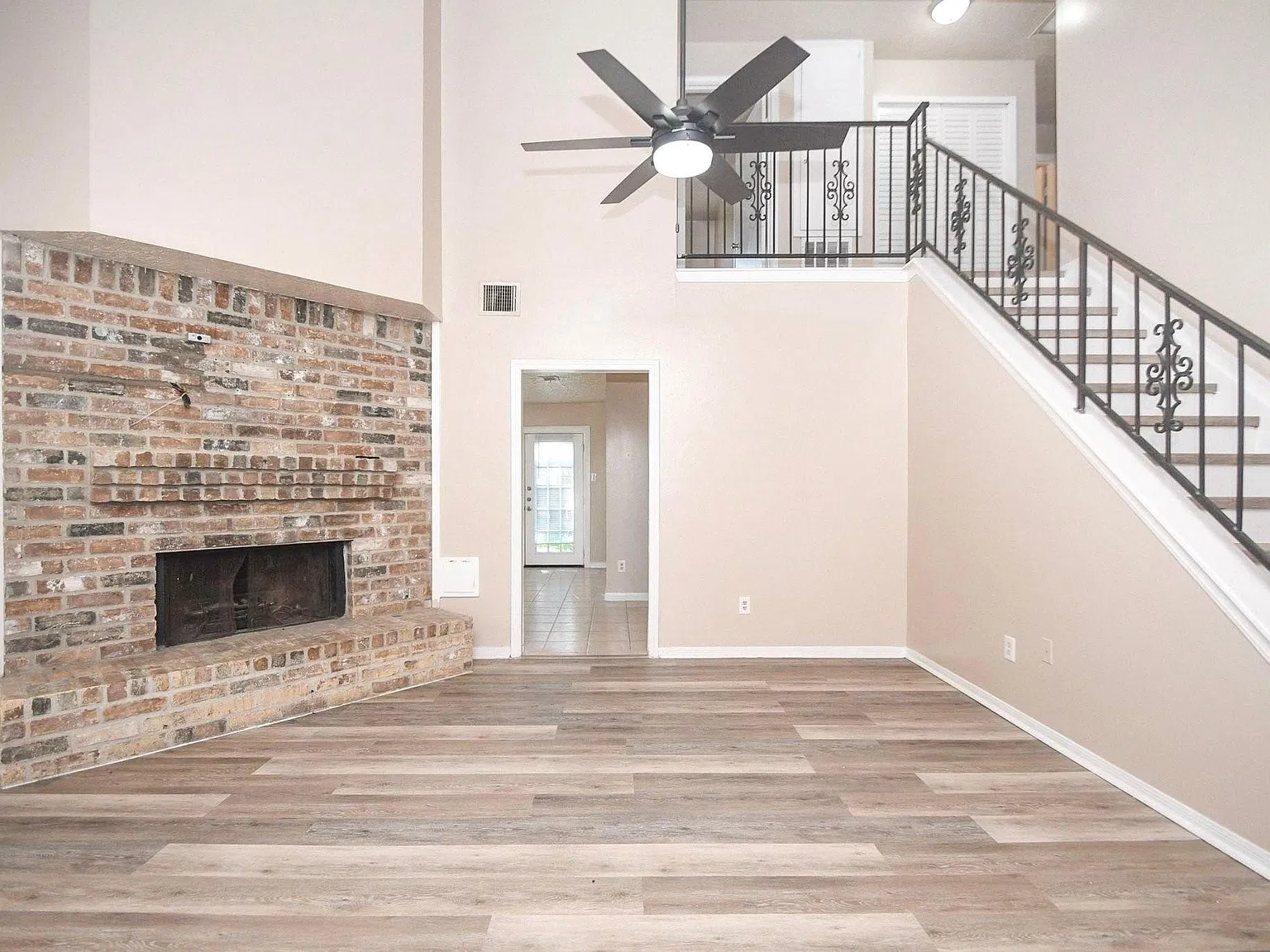 3 bed, 2.5 bath, 1497 sqft, $1,600 — Photo 4