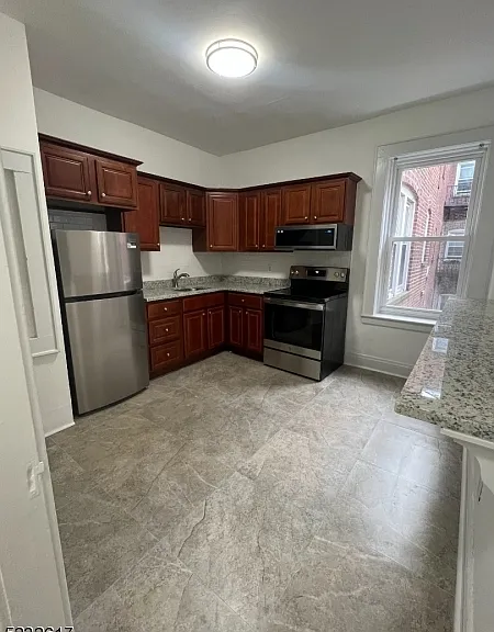 412-416 Bloomfield Ave #22 — Photo 3