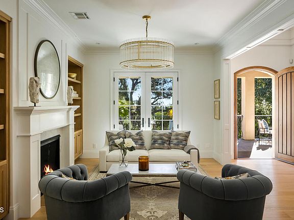 3rd image of 2060 Windover Rd