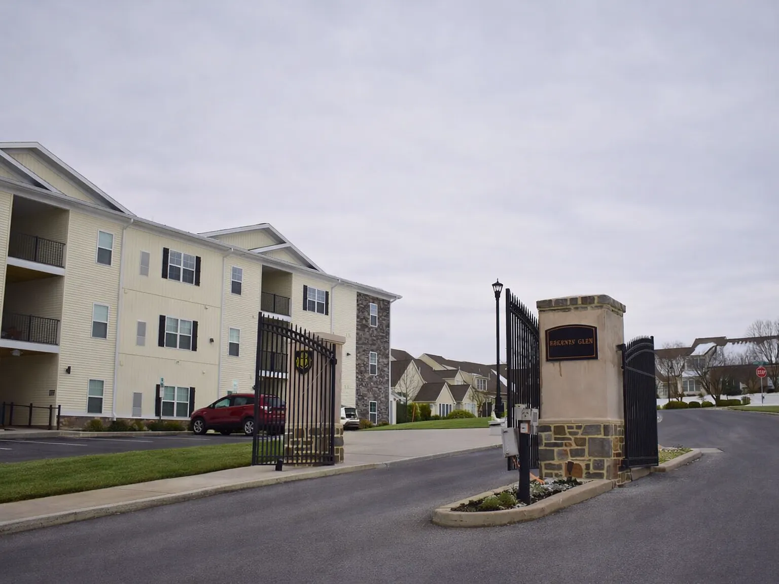 Fairway Flats Apartments — Photo 2